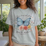 Spanish Christian Butterfly Graphic Tee – Fe y Esperanza Floral Shirt, Faith-Based Inspirational Camiseta for Women