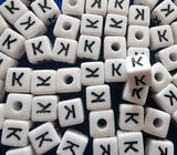 ChangJin 120PCS White Plastic Cube Alphabet Beads Black Letter 10x10mm W/4mm Hole for Jewelry Making (White Beads K 120PCS)