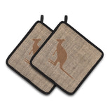 Caroline'S Treasures Kangaroo Faux Burlap & Brown Pair Of Pot Holders Bb1008-Bl-Bn-Pthd, 7.5Hx7.5W, Multicolor