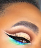 Vibrant Pressed Powder Eyeshadow – Metallic & Pearl Finish