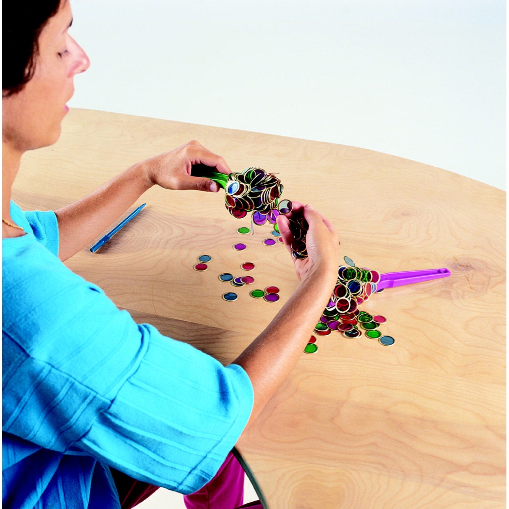 Dowling Durable Magnetic Wand And Chip Set With 2 Wands And 500 Chips, 8 In, Multiple Color