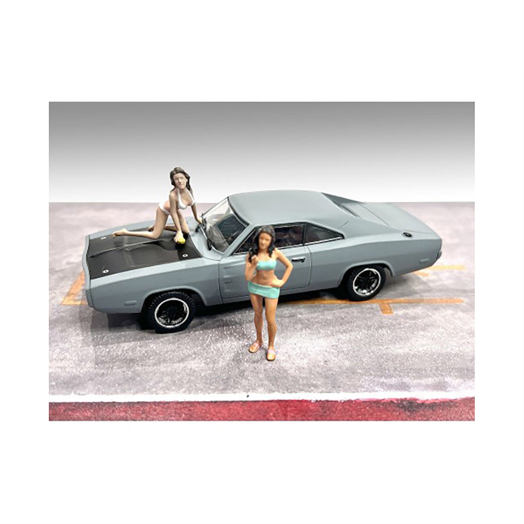 'Car Wash Girls'' Set 1 Dorothy And Barbara 2 Piece Figure For 1/43 Scale Models By American Diorama