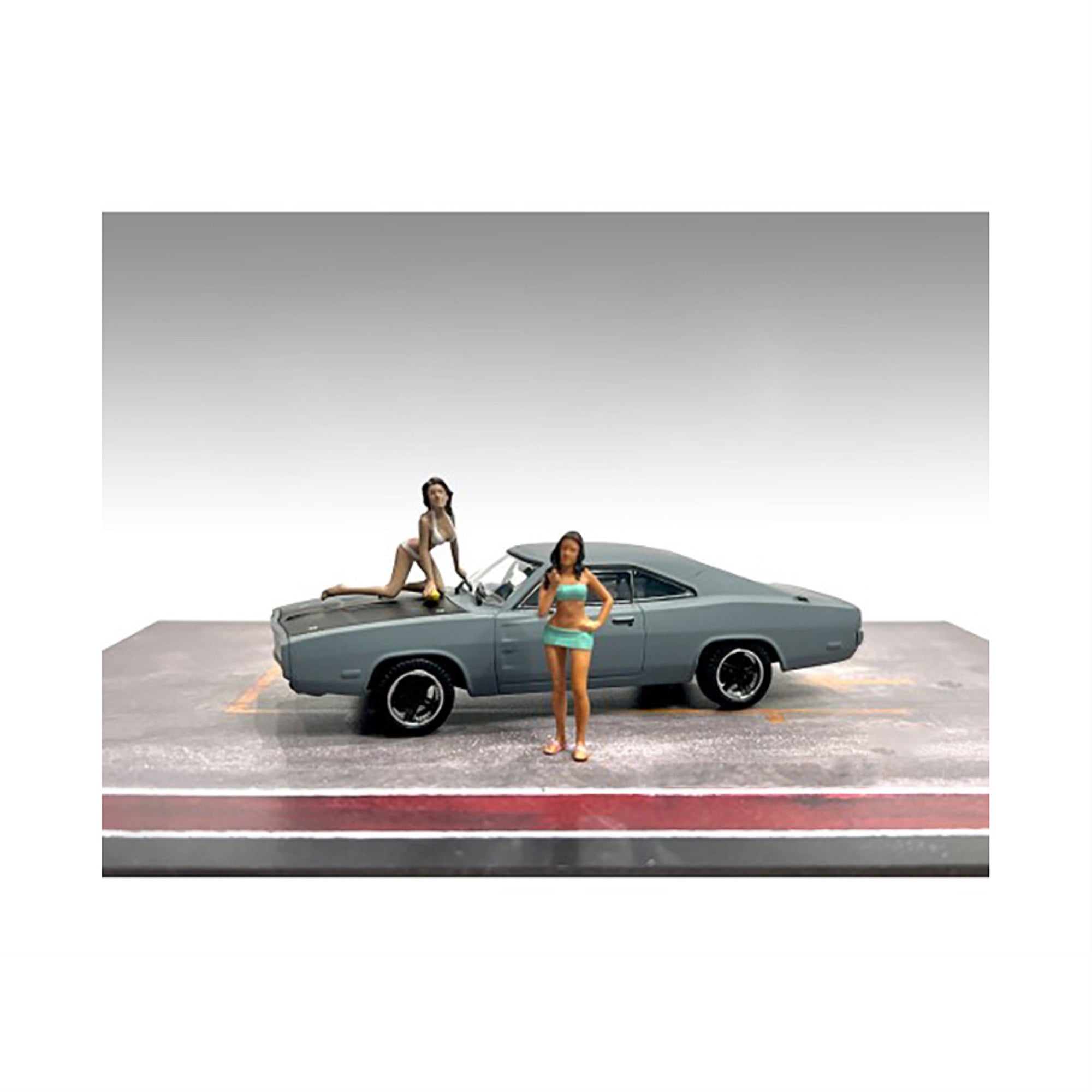 'Car Wash Girls'' Set 1 Dorothy And Barbara 2 Piece Figure For 1/43 Scale Models By American Diorama