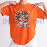 Highland Holly Tee – Cute Christmas Highland Cow Leopard Bow Graphic Shirt