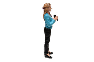 American Diorama Camera Crew Figure Iv Pretty Reporter For 1:24 Scale Models 77480
