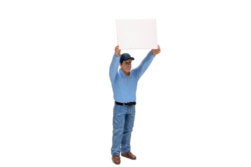 American Diorama Camera Crew Figure Ii Crew Holding Reflector For 1:24 Scale Models 77478