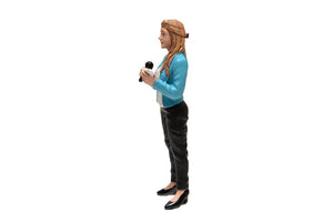 American Diorama Camera Crew Figure Iv Pretty Reporter For 1:24 Scale Models 77480