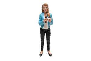 American Diorama Camera Crew Figure Iv Pretty Reporter For 1:24 Scale Models 77480