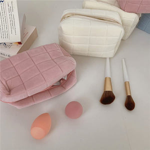 XPONNI Small Cosmetic Bag Cute Makeup Bag Y2k Accessories Aesthetic Make Up Bag Y2k Purse Cosmetic Bag for Purse (white)