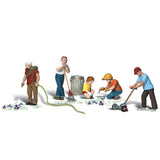 Woodland Scenics Lawn Workers HO Scale
