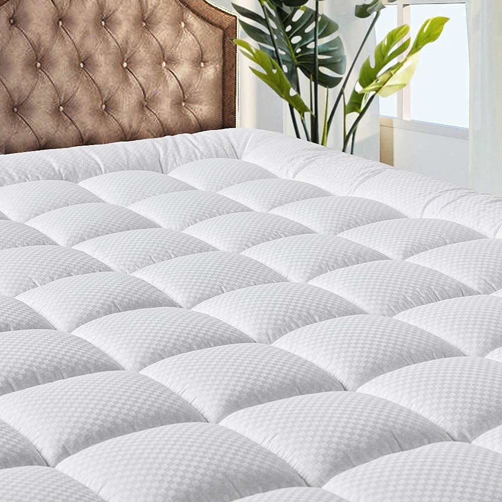MATBEBY Bedding Quilted Fitted Queen Mattress Pad Cooling Breathable Fluffy Soft Mattress Pad Stretches up to 21 Inch Deep, Quee