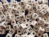 ChangJin 120PCS White Plastic Cube Alphabet Beads Black Letter 10x10mm W/4mm Hole for Jewelry Making (White Beads H 120PCS)