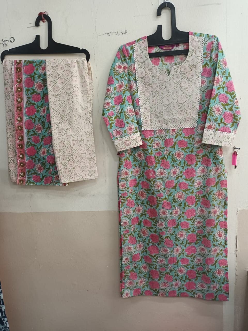 Anni Designer Women'S Cotton Blend Straight Printed Kurta With Pant & Dupatta (Spring Green-Nw_S_Green_Small),Green,S,Cotton Blend,Regular,Kurta, Scarf