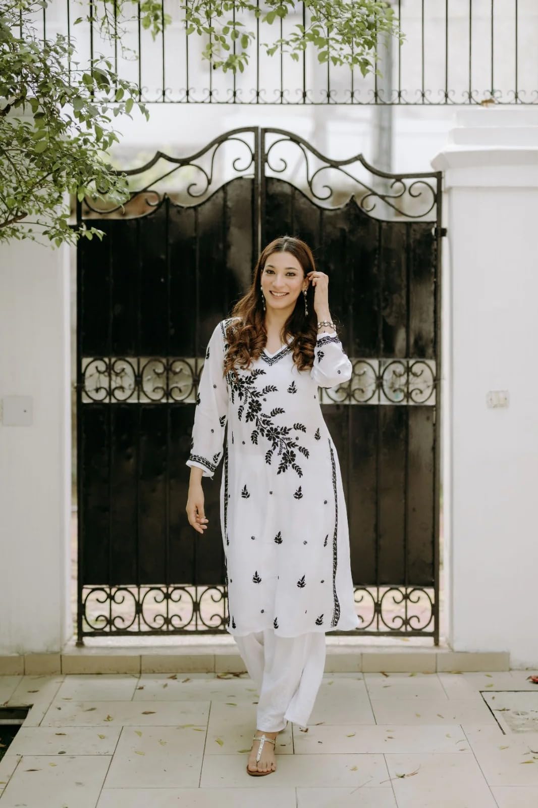 Anni Designer Women'S Cotton Blend Chikankari Embroidered Straight Kurta (Vox White_Xl_White_X-Large),White,XL,Cotton Blend,Regular,