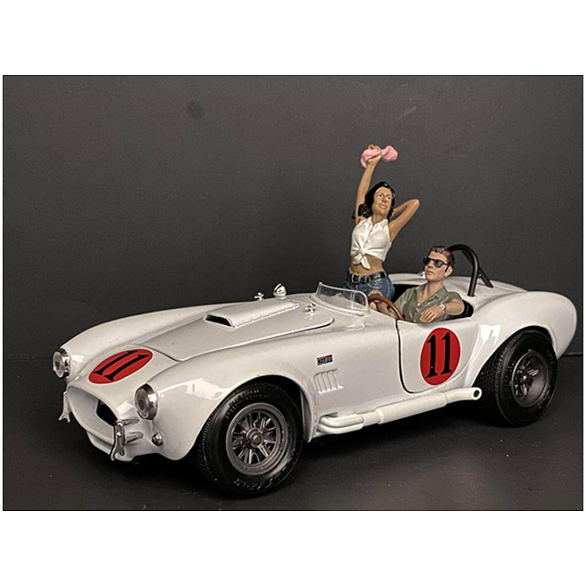 American Diorama 38319-38320 Seated Couple Release Iv 2 Piece Figurine Set For 1 By 24 Scale Models