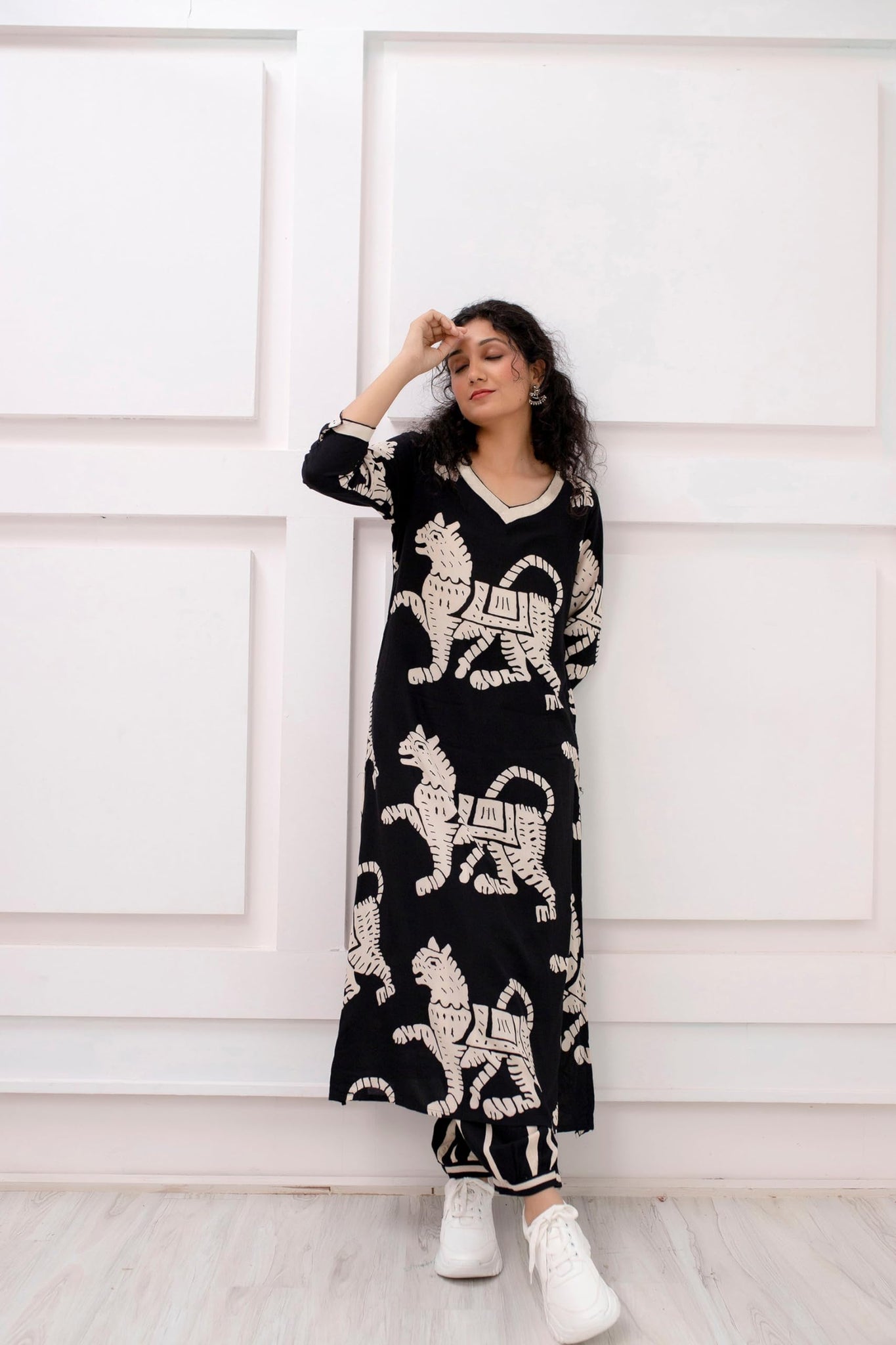Gosriki Women'S Cotton Blend Straight Animal Printed Kurta With Pant (Lanka Black-Gs_M_Black_Medium),Black,,B0D3QRT53H