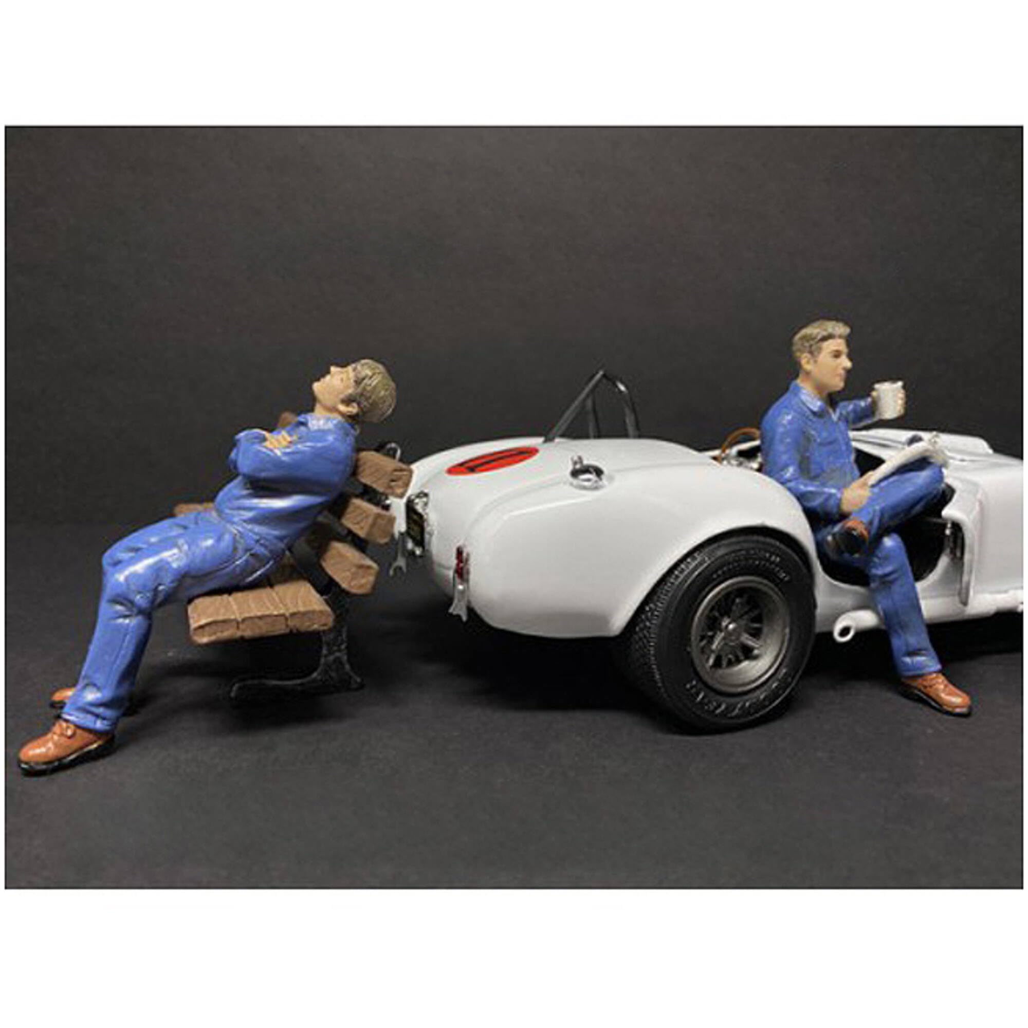American Diorama 38332-38333 Sitting Mechanics 2 Piece Figurine Set For 1 By 24 Scale Models