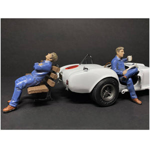 American Diorama 38332-38333 Sitting Mechanics 2 Piece Figurine Set For 1 By 24 Scale Models