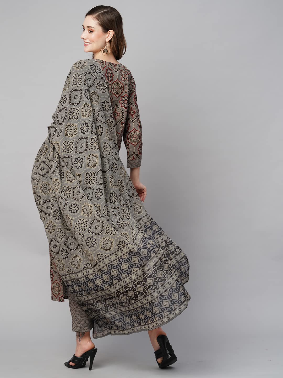 Anni Designer Women'S Cotton Blend Straight Printed Kurta With Pant & Dupatta (Palak Grey_S_Grey_Small),Grey,S,Cotton Blend,Regular,