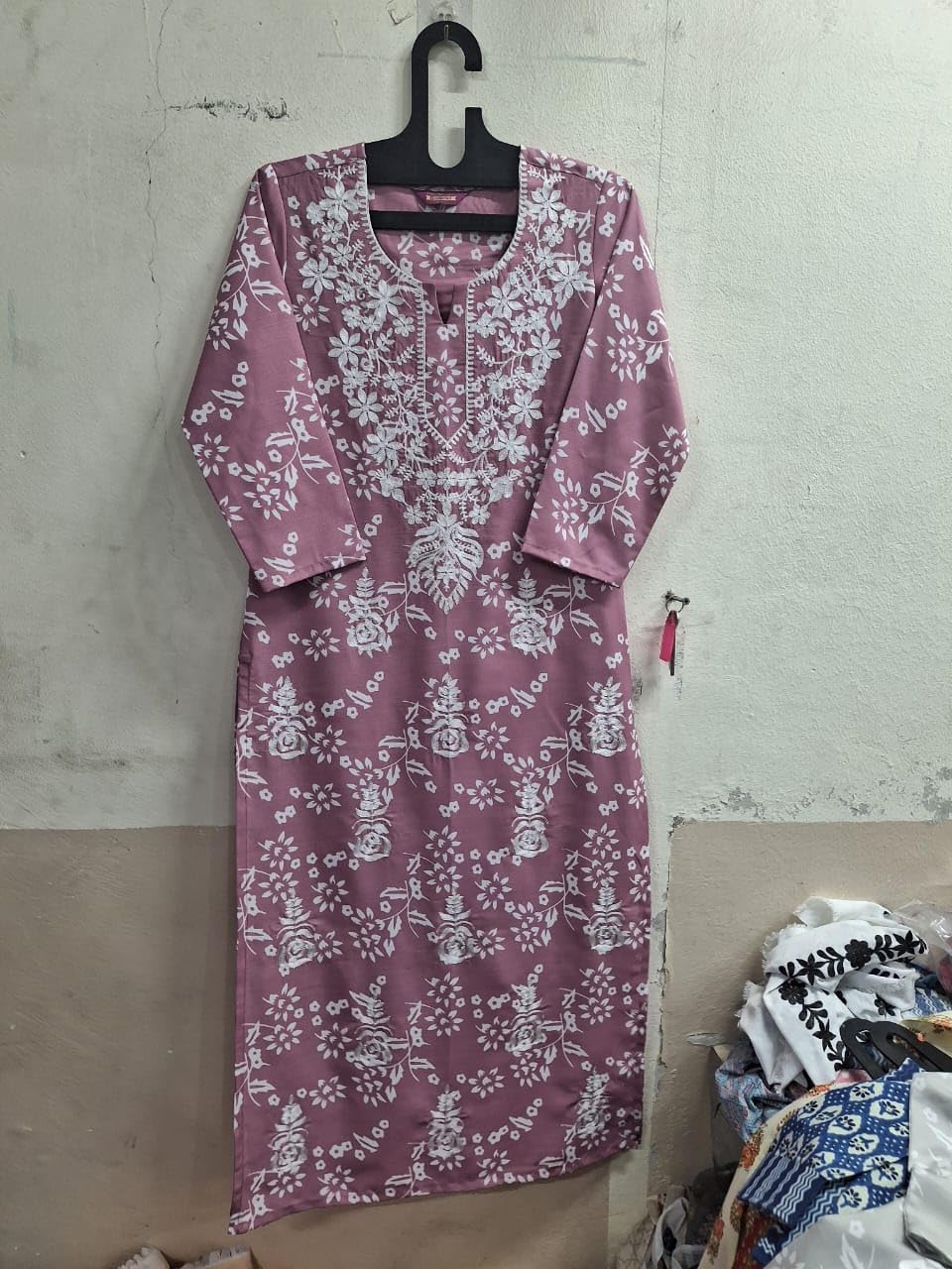 Anni Designer Women'S Cotton Blend Straight Chikankari Embroidered Kurta (Sutlej-Peach-Grt_S_Peach_Small),Peach,S,Cotton Blend,Regular,