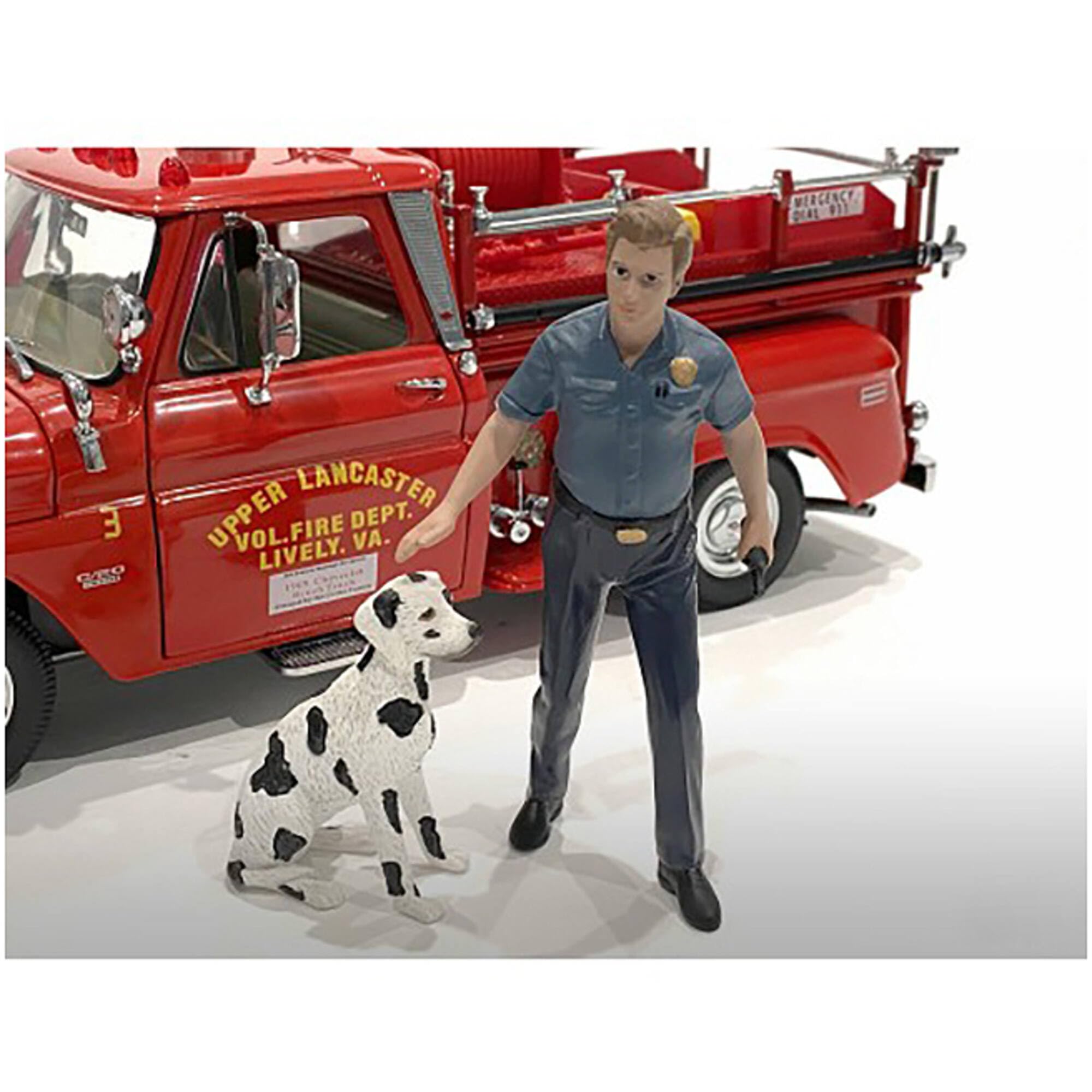 American Diorama Firefighters Fire Dog Training Figures (Trainer And Dog) For 1/24 Scale Models 76420