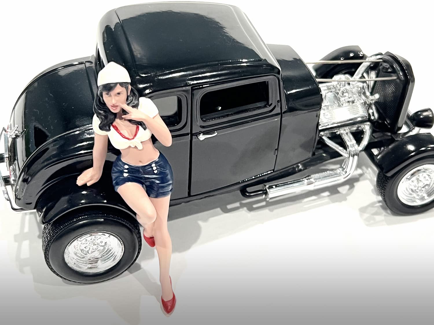 American Diorama 1:18 Scale Model Figure Pin-Up Girls Ad-76342 Sandra