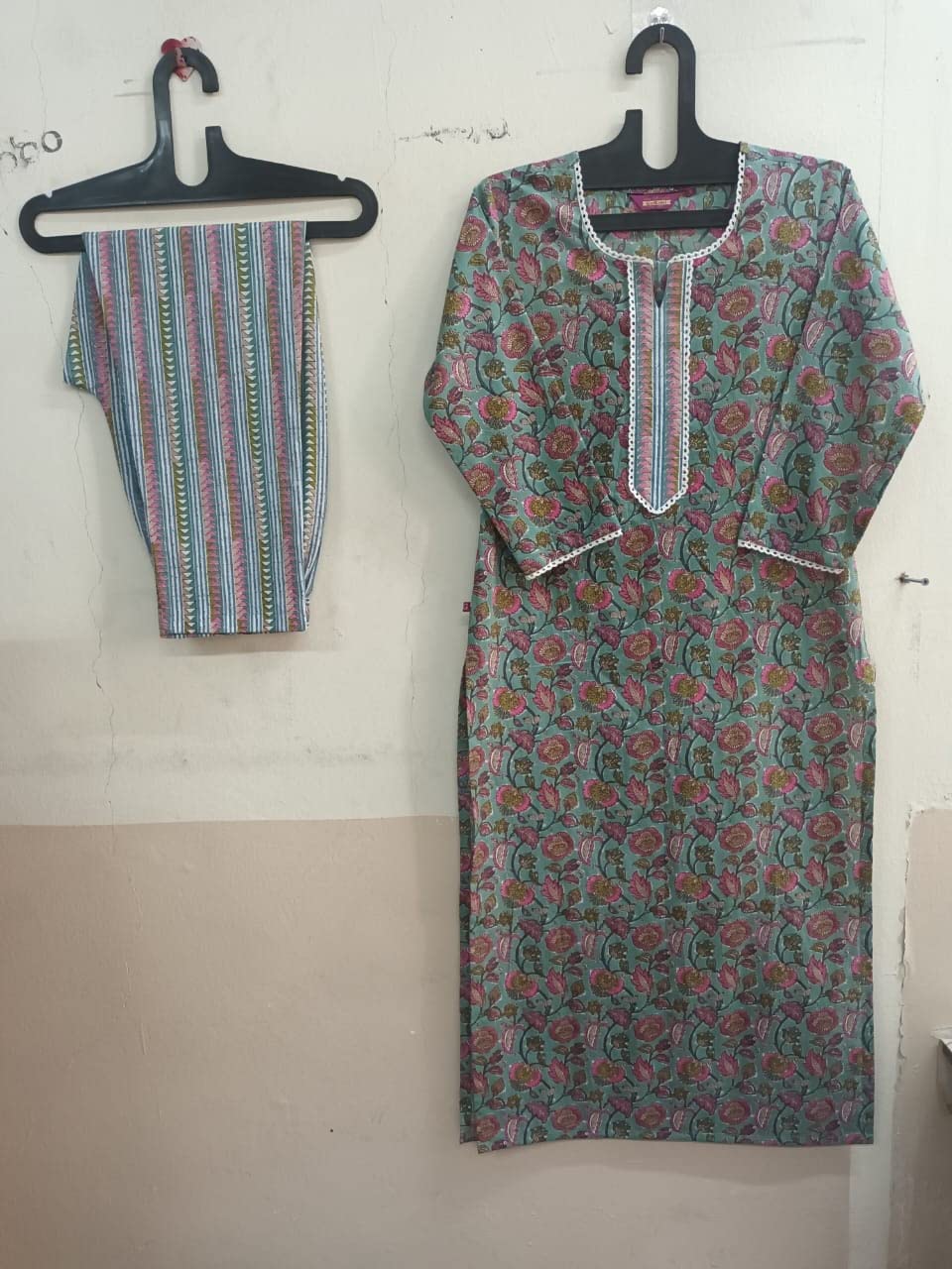 Anni Designer Women'S Cotton Blend Printed Straight Kurta With Pant (Dawai Green-Nw_L_Green_Large),Green,L,Cotton Blend,Regular,Kurta