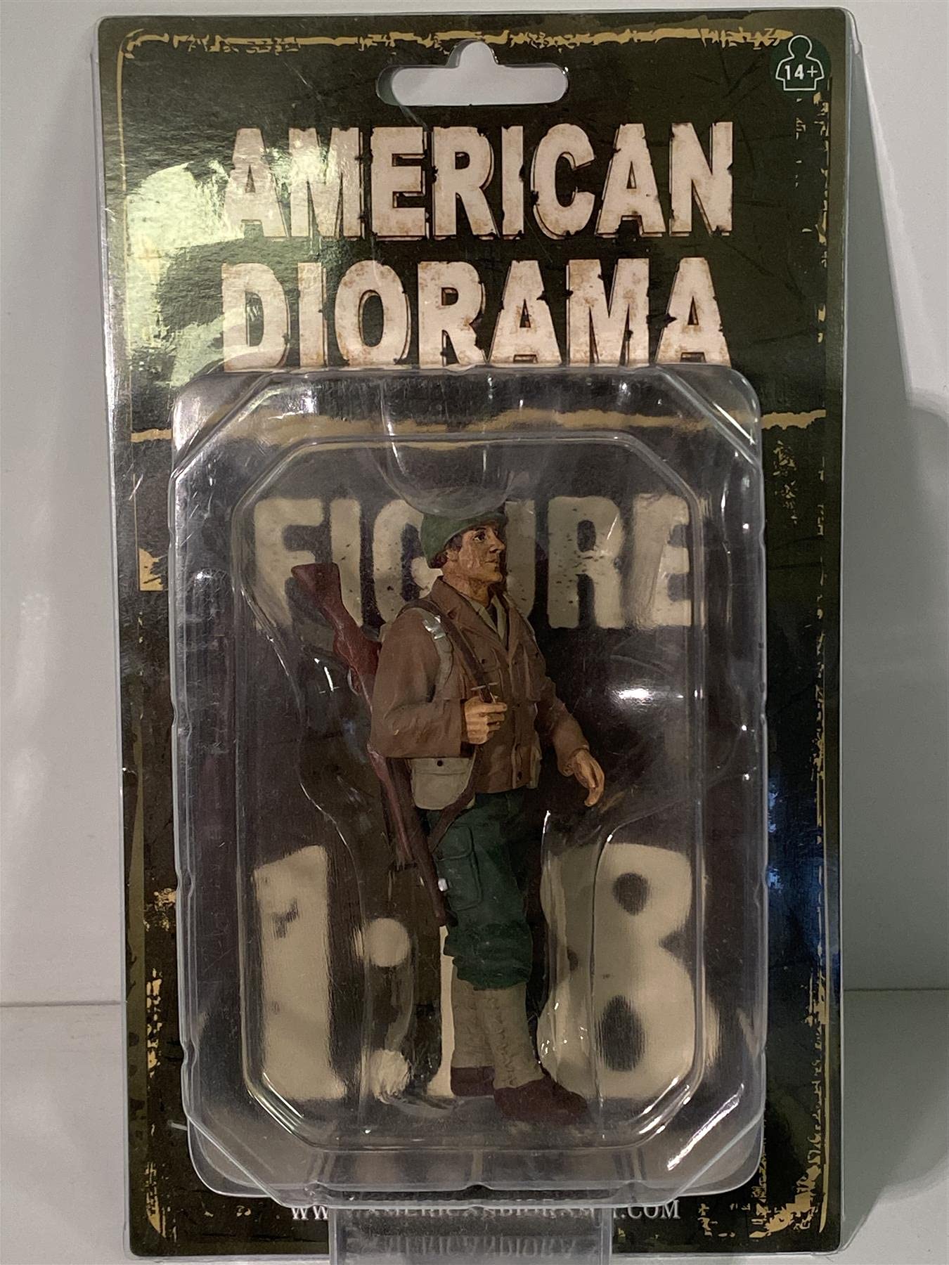 American Diorama  -  77410  -  Figurine  -  Wwii Usa Soldier 1  Riffle  -  Scale 1/18  -  Brown/Beige