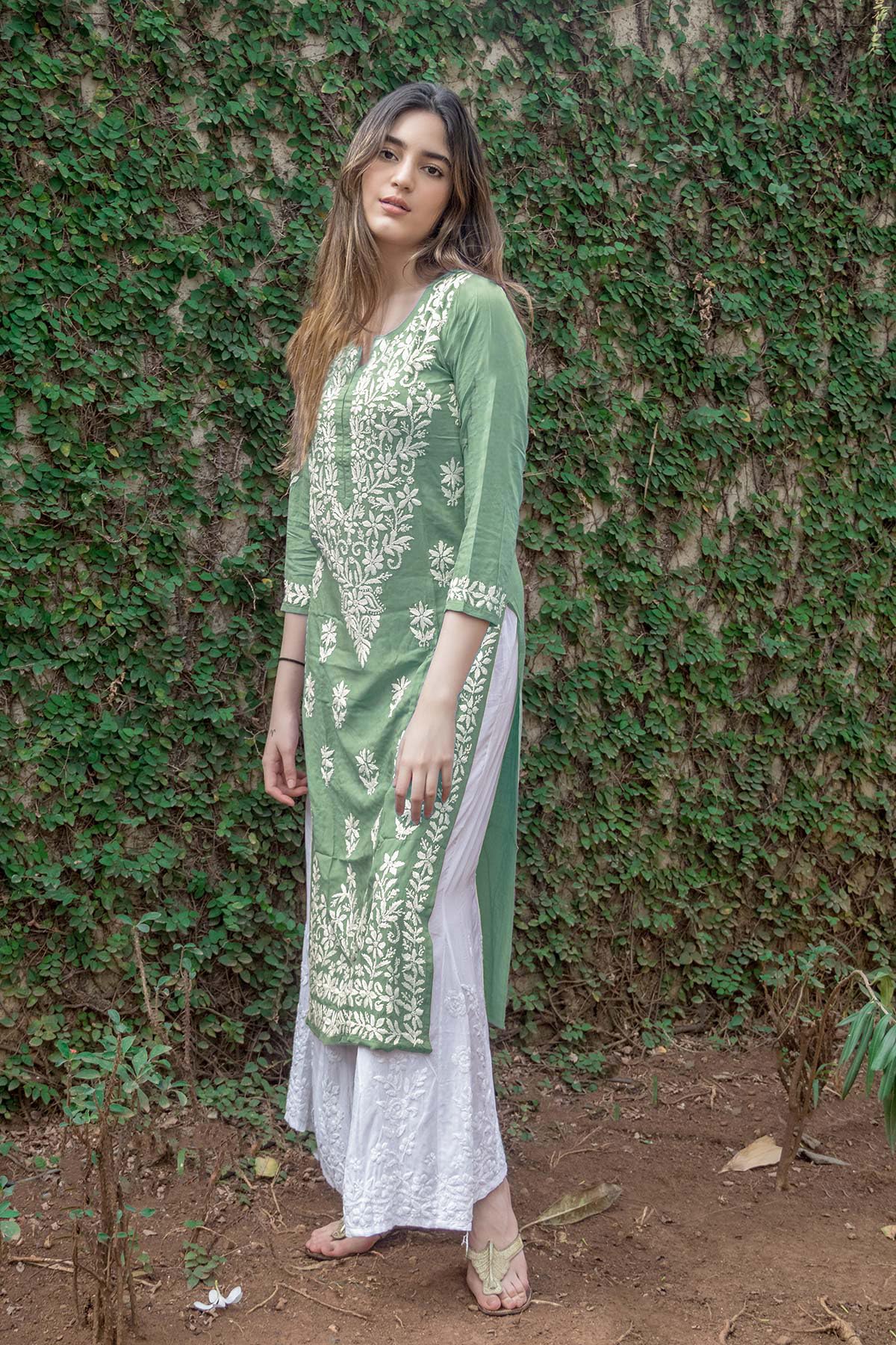 Gosriki Women'S Rayon Blend Straight Chikankari Embroidered Kurta (Victoria Green-Nw-Gs_4Xl_White_Xxxx-Large),Green,4,B0D1Y3P7NG