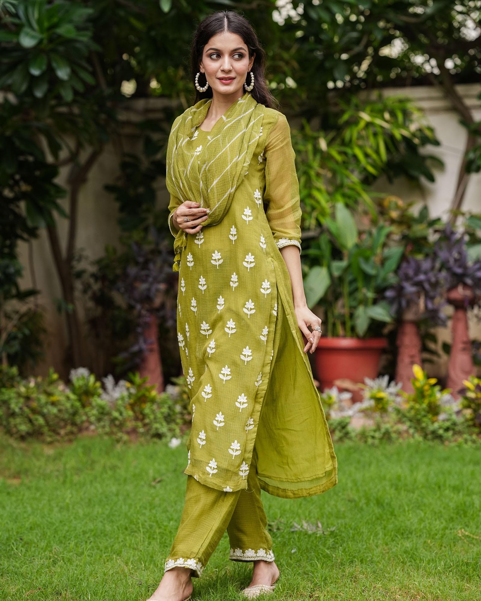 Gosriki Women'S Cotton Blend Embroidered Straight Kurta With Pant & Dupatta (Chakdol-Mahendi-Gs_S_Green_Small),Green,,B0CP2MP24N