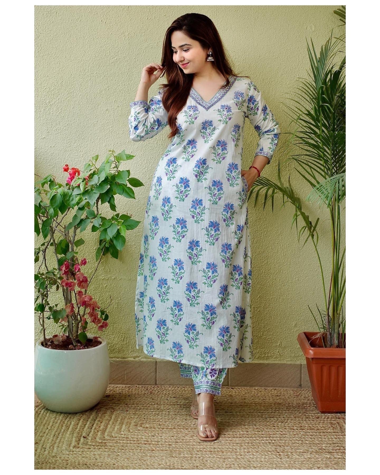Gosriki Women'S Cotton Blend Printed Straight Kurta With Pant (Dhara White-7Nw-Gs_S_White_Small),White,,B0C4T7JNY7