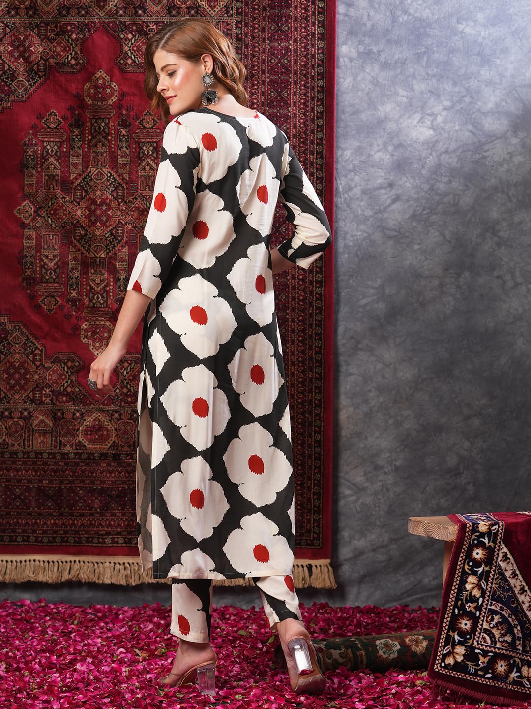 Gosriki Women'S Rayon Blend Straight Printed Kurta With Pant (Chunilal White-Vks03-Gs_M_Black_Medium),White,,B0D9YV5CDZ