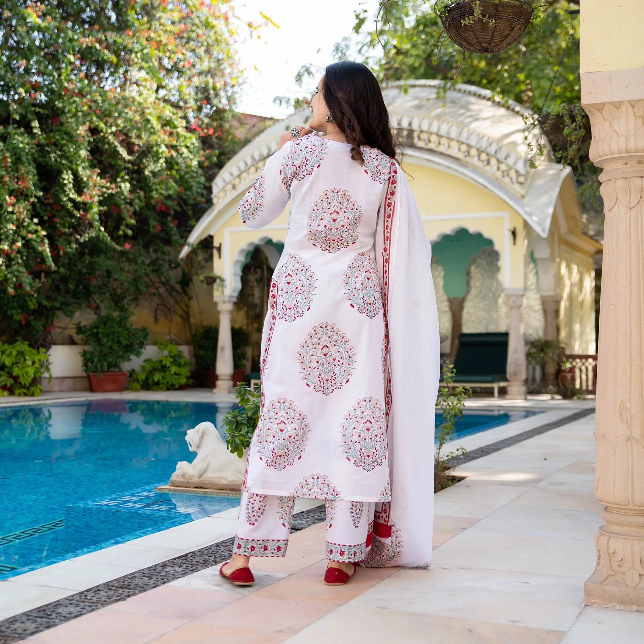 Gosriki Women'S Cotton Blend Floral Printed Straight Kurta With Pants & Dupatta (Cup-Off-White_Xl-Gs_White_X-Large),White,,B0BPJY29H9