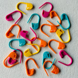 Crochet Now | Plastic Locking Stitch Markers, Knitting Crochet Locking Stitch Markers Crochet Stitch Needle Clip (25 Pcs, Multic