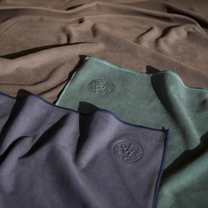 Manduka eQua Yoga Hand Towel - Quick Drying Microfiber, Lightweight, Yoga Accessories Easy for Travel, 16 Inch (40cm), Midnight