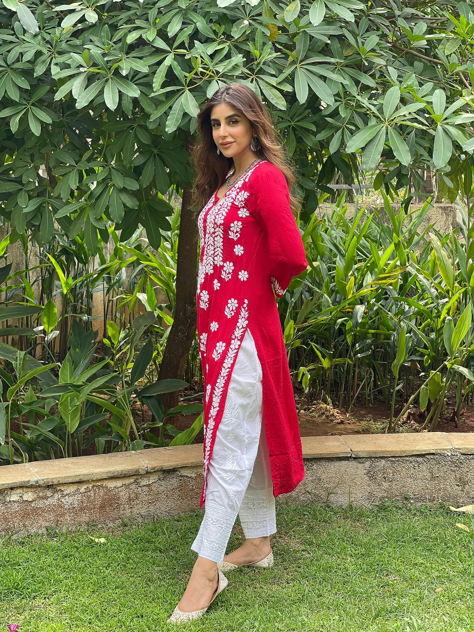 Gosriki Women'S Cotton Blend Straight Chikankari Embroidered Kurta (River Red-Gs_Xl_Red_X-Large),Red,,B0CBPR9BNF