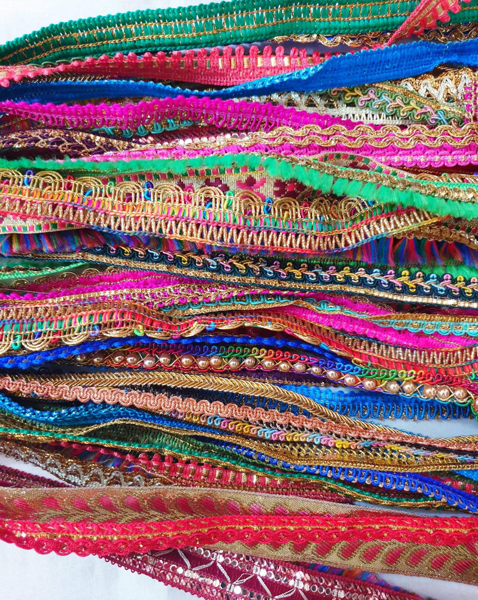 Vintage Fabrics Crafts Antique Sari Trim Lace Bright Lot for Gift Wraping Ribbon Bows 25 Pcs 25 Yards (1 Yard Each) Zari Art Cra