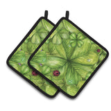 Caroline'S Treasures Shamrocks & Lady Bugs Pair Of Pot Holders, 7.5Hx7.5W, Multicolor