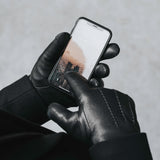 Benjamin (black) – Thick goatskin leather gloves with warm lambswool lining & touchscreen feature