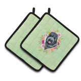 Caroline'S Treasures Ck4336Pthd Russian Black Terrier Green Flowers Pair Of Pot Holders Potholders, Multicolor