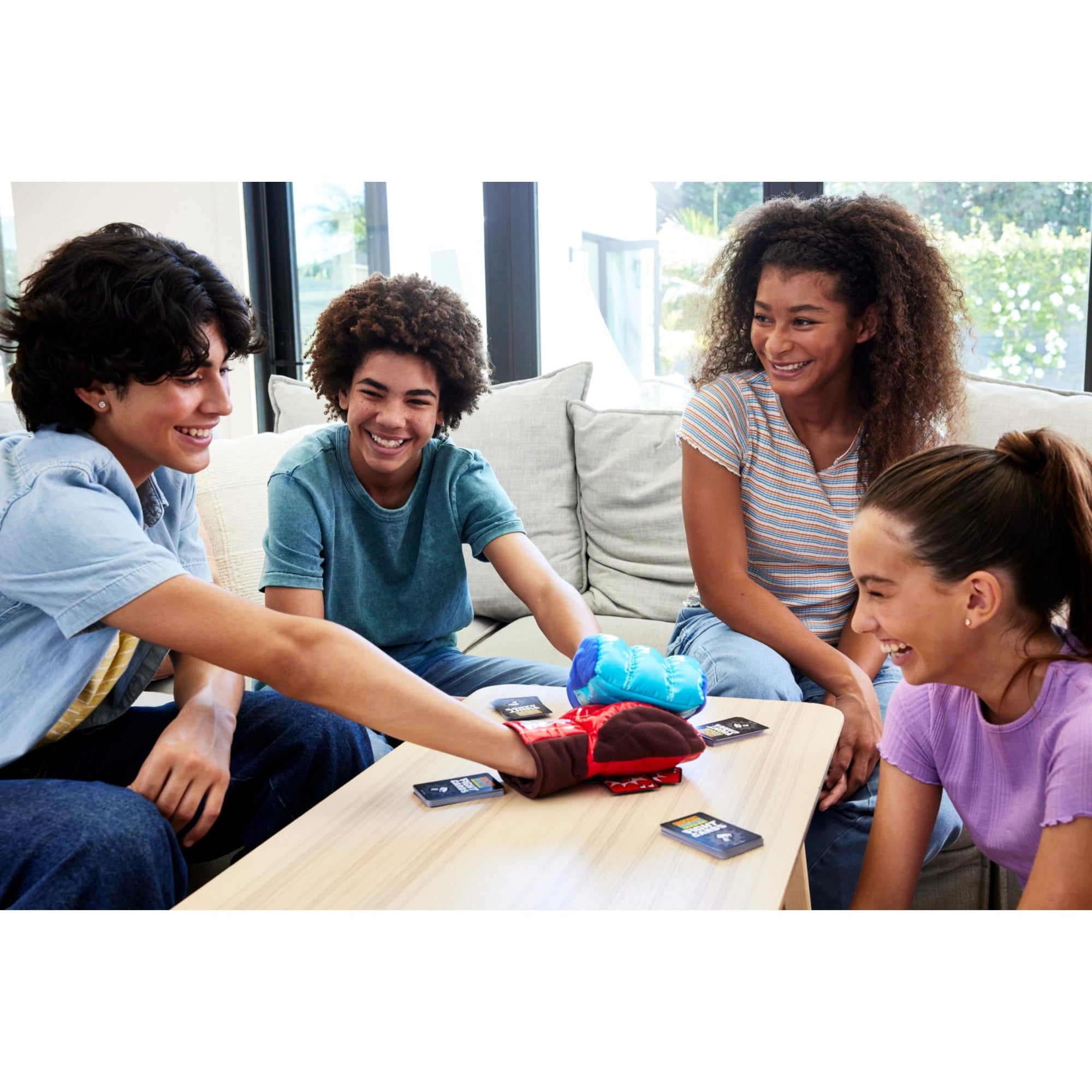 Mattel Games Rock Em Sock Em Robots Fight Cards Card Game, Team Party Game For Kids & Adults With Two Boxing Gloves