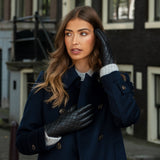Selena (black) – Sheepskin leather gloves with diamond pattern and touchscreen feature