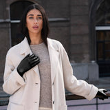Zoey (black) – Sheepskin leather gloves with warm wool/cashmere lining & touchscreen function